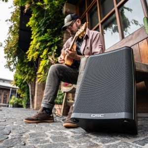Alternative view of QSC CB10 充電喇叭：(行動音響之選) 藍牙連線、12 小時續航、10 吋震撼低音，6 年保固