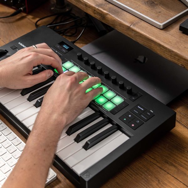 Novation Launchkey 37 MK4 (37 鍵 MIDI 控制鍵盤 — 全尺寸) - Image 10